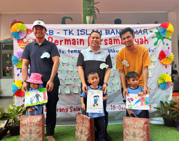 Pembagian hadiah KB